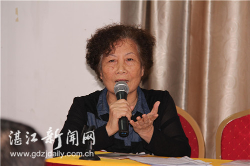 市老年人体育协会秘书长陈伟瑄传达了省老年人体育协会工作会议精神。