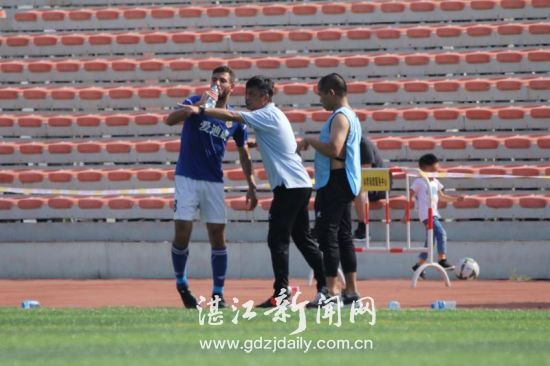 湛江狂狼教练场边督导外援战术