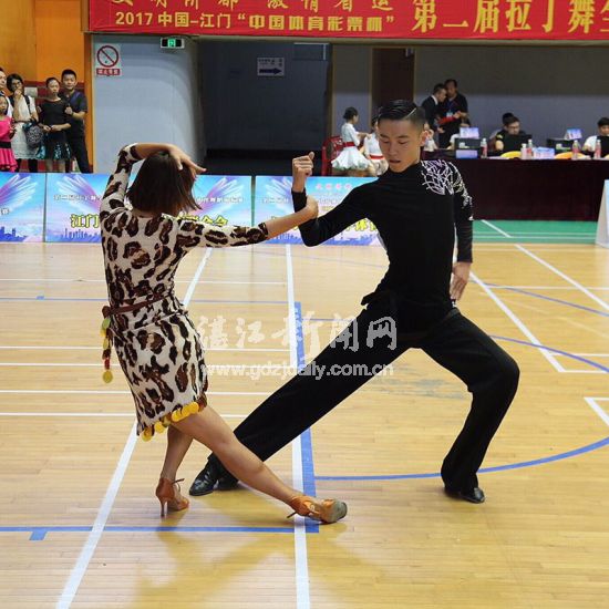宁壮壮李蕴怡获得公开A组拉丁舞季军