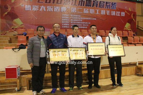 16、市体育局、市体育彩票中心、海滨游泳场、市跳水运动学校获得“体育道德风尚奖”运动队。