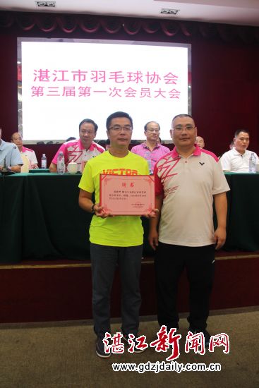 钟鹏为监事长。