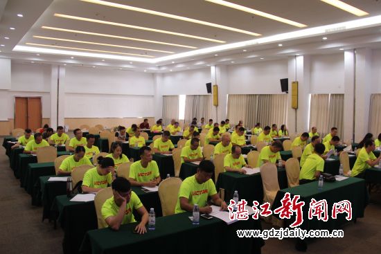 共有80多名会员参加了选举会议