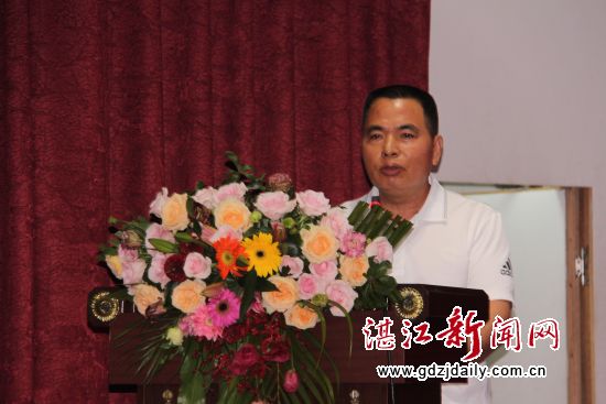 市体育局社会体育中心孔宪坤主任致词。