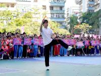 绳影翻飞竞风流