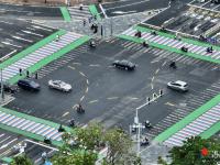 湛江人民大道与体育南路交汇处斑马线换新