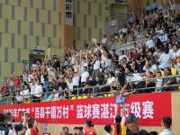 湛江“村BA”激情开赛” ：场上拼球技  场下晒特产
